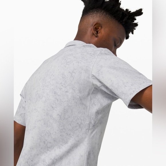 Airing Easy Short Sleeve Button Up Shirt
Ventlight Mesh
DESIGNED FOR ON THE MOVE - Picture 4 of 11